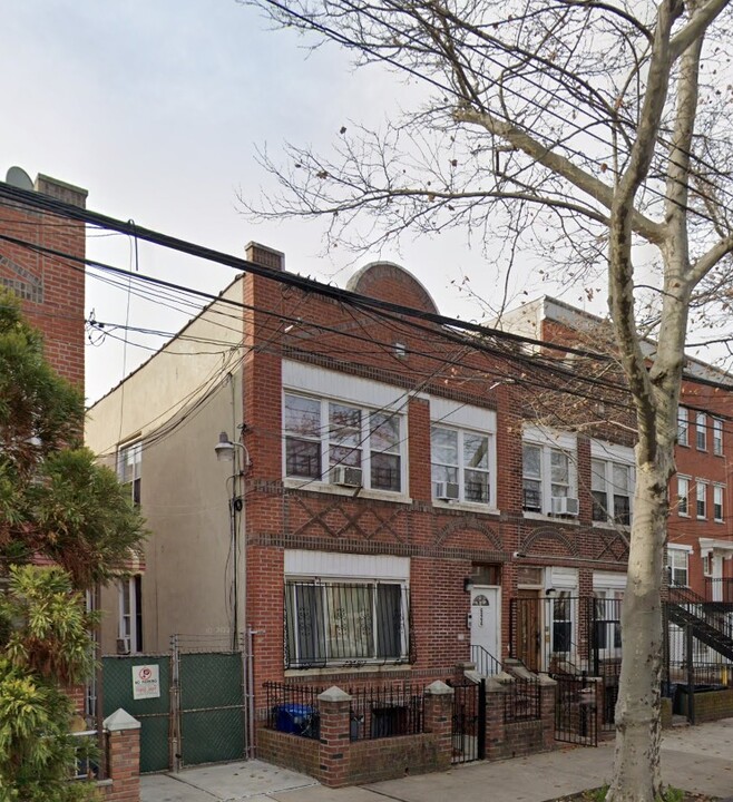 524 Wyona St in Brooklyn, NY - Building Photo