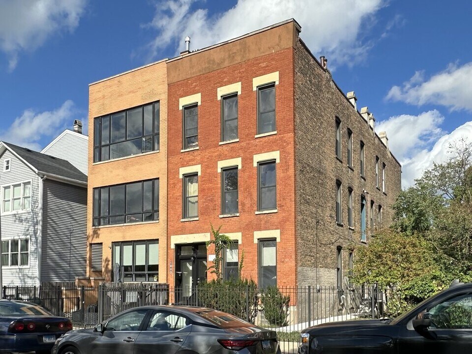 1322 W Ohio St, Unit J06W in Chicago, IL - Foto de edificio