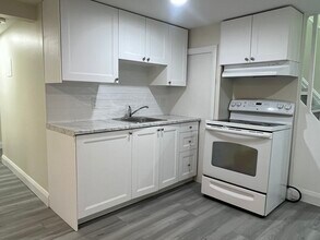 944 Fairlawn Av in Ottawa, ON - Building Photo - Building Photo