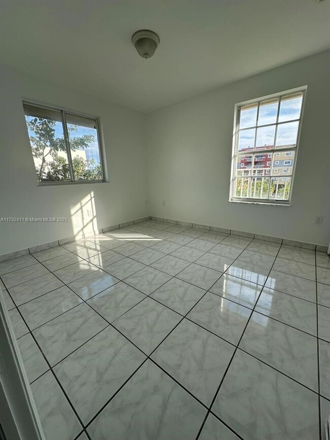 9 E 4th St in Hialeah, FL - Building Photo - Building Photo