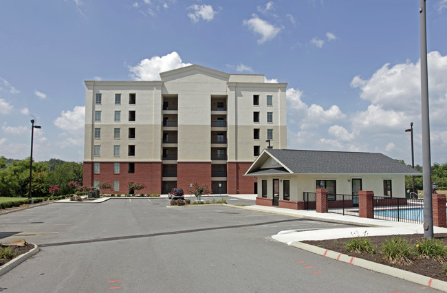 River Crossing Condo in Sevierville, TN - Foto de edificio - Building Photo