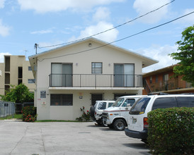 747 SW 5th St in Miami, FL - Building Photo - Building Photo