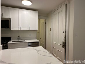 90 Charles St, Unit 3 in Boston, MA - Building Photo - Building Photo