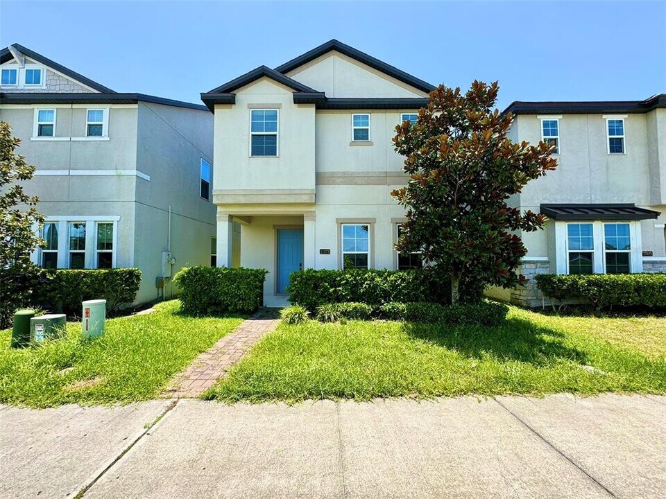 11073 Bagley Aly in Windermere, FL - Foto de edificio