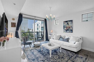 110 Washington Ave, Unit 1712 in Miami Beach, FL - Building Photo