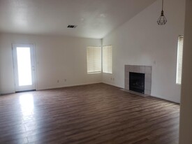 520 Lexington Ave in Los Banos, CA - Building Photo - Building Photo