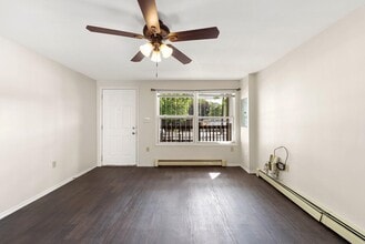 338 Johnston Ave in Jersey City, NJ - Building Photo - Building Photo