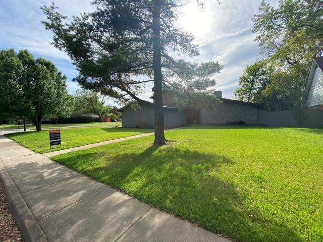 13105 Mitchwin Rd in Farmers Branch, TX - Building Photo