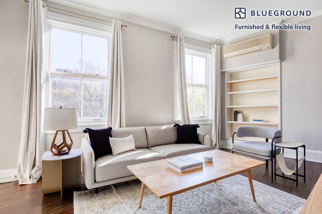 302 W 11th St