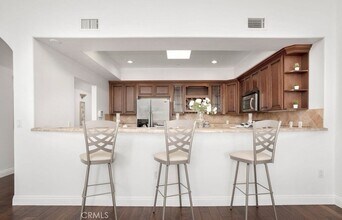 1835 S Barrington Ave, Unit 103 in Los Angeles, CA - Building Photo - Building Photo