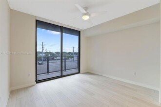 555 NE 8th St, Unit 0412 in Fort Lauderdale, FL - Building Photo - Building Photo