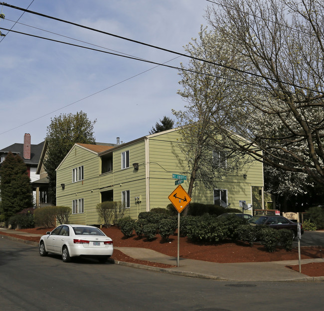 King Dishman in Portland, OR - Foto de edificio - Building Photo