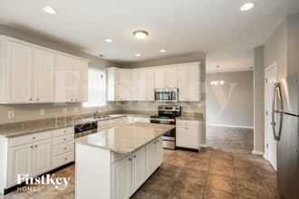 7223 Fields Way in Indianapolis, IN - Foto de edificio - Building Photo