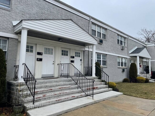 581 Patten Ave