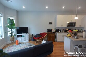 6 Islington St, Unit 8 in Boston, MA - Building Photo - Building Photo