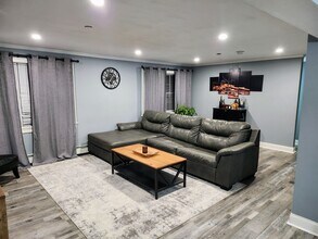 31 Elliott St, Unit 1b in Beverly, MA - Building Photo - Building Photo