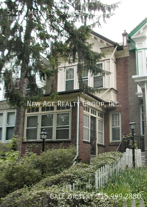 542 S Melville St in Philadelphia, PA - Building Photo