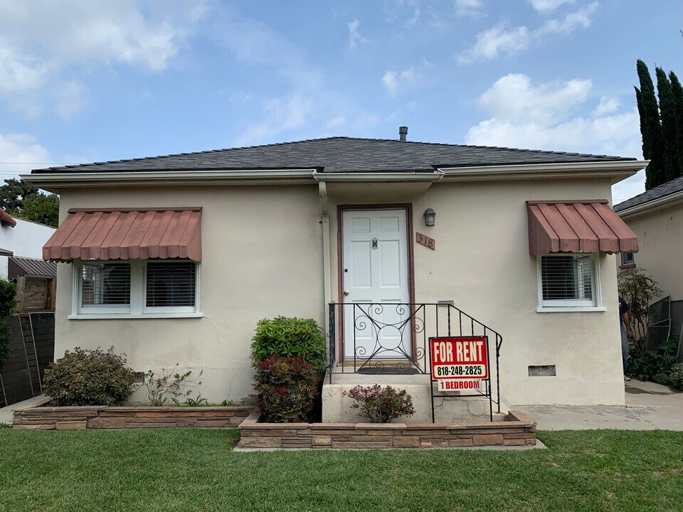 318 N Bushnell Ave in Alhambra, CA - Building Photo