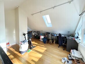 112 Hillside St, Unit 1 in Boston, MA - Foto de edificio - Building Photo