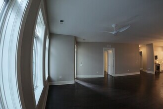 2050 N Clark St in Chicago, IL - Building Photo - Building Photo