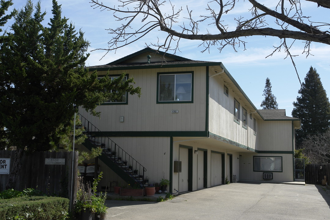 4782 Harrison St in Pleasanton, CA - Foto de edificio