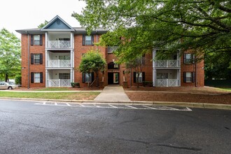 Sharon Oaks Apartments in Charlotte, NC - Building Photo - Building Photo