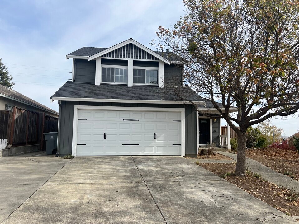 100 Rivermouth Ln in Vallejo, CA - Building Photo