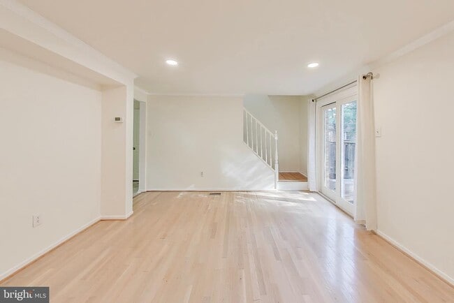 8932 Barrowgate Ct in Potomac, MD - Building Photo - Building Photo