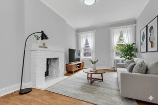 96 Christopher St, Unit 4R in New York, NY - Building Photo