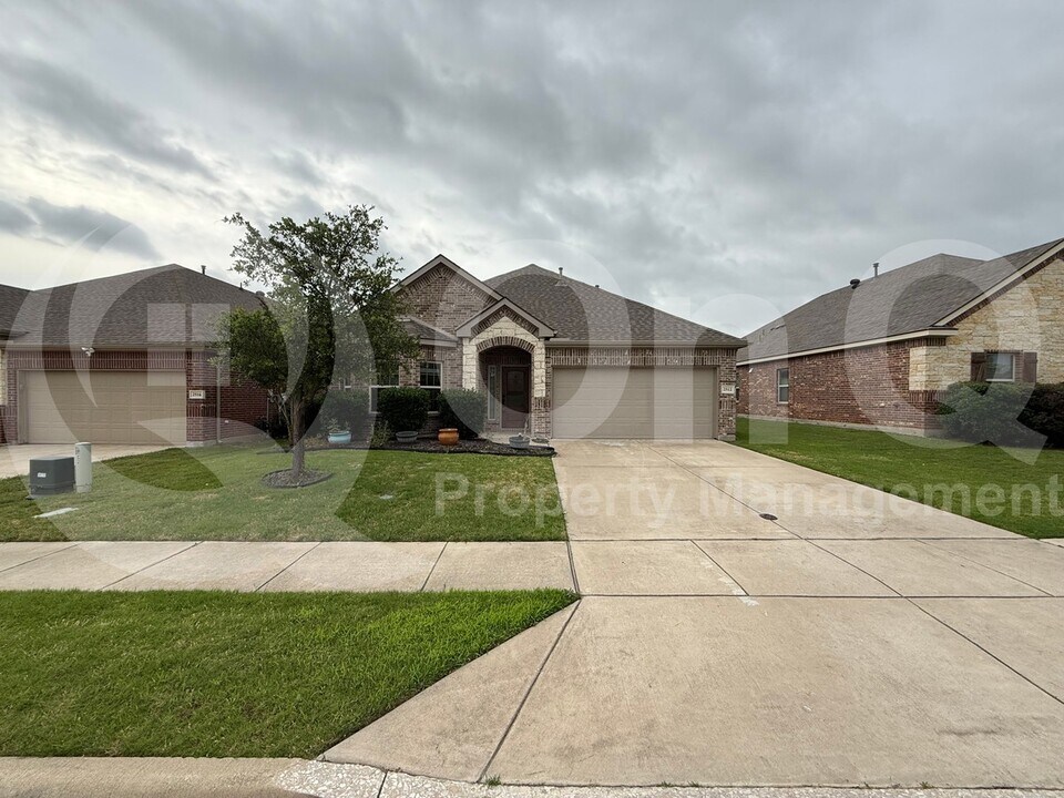 2512 Eppright Dr in Little Elm, TX - Building Photo