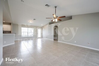 5326 Beauty St in Lehigh Acres, FL - Foto de edificio - Building Photo