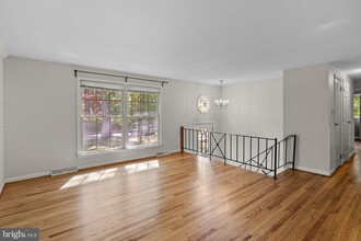 328 Edgemere Dr in Annapolis, MD - Building Photo - Building Photo