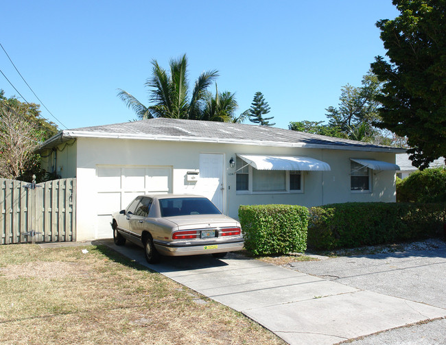 2537-2541 Hayes St in Hollywood, FL - Building Photo - Building Photo