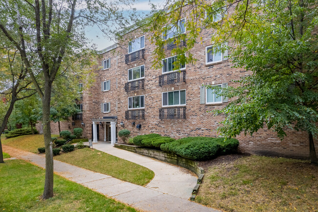Ariel Place in Milwaukee, WI - Foto de edificio - Building Photo