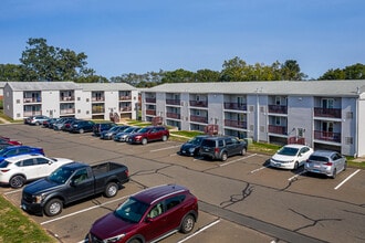 Hamden Ridge Apartments in Hamden, CT - Foto de edificio - Building Photo