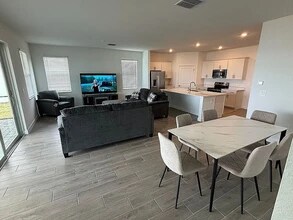 8256 Shore Lake Dr in Englewood, FL - Building Photo - Building Photo