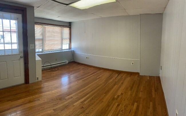 3 E Main St in Webster, MA - Foto de edificio - Building Photo