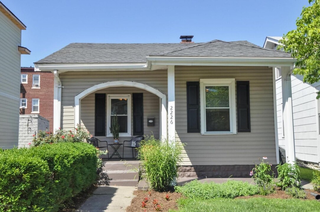 2226 S Shelby St in Louisville, KY - Foto de edificio
