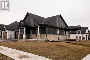 3580 Canfield Crescent in Fort Erie, ON - Building Photo