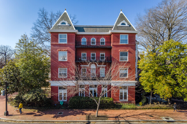 1018 E Capitol St NE in Washington, DC - Foto de edificio - Building Photo