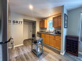 15010 26th Ave NE, Unit Main in Shoreline, WA - Building Photo