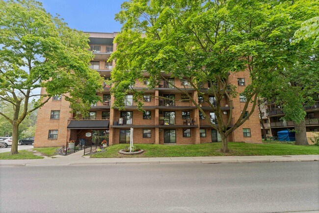 1071 McDougall St in Windsor, ON - Building Photo - Building Photo
