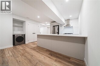 555 Sanatorium Rd in Hamilton, ON - Building Photo - Building Photo