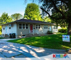 1611 Crescent St in Iowa City, IA - Building Photo