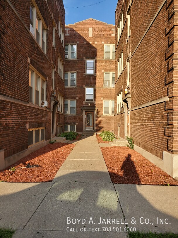 10853 S Vernon Ave in Chicago, IL - Building Photo - Building Photo