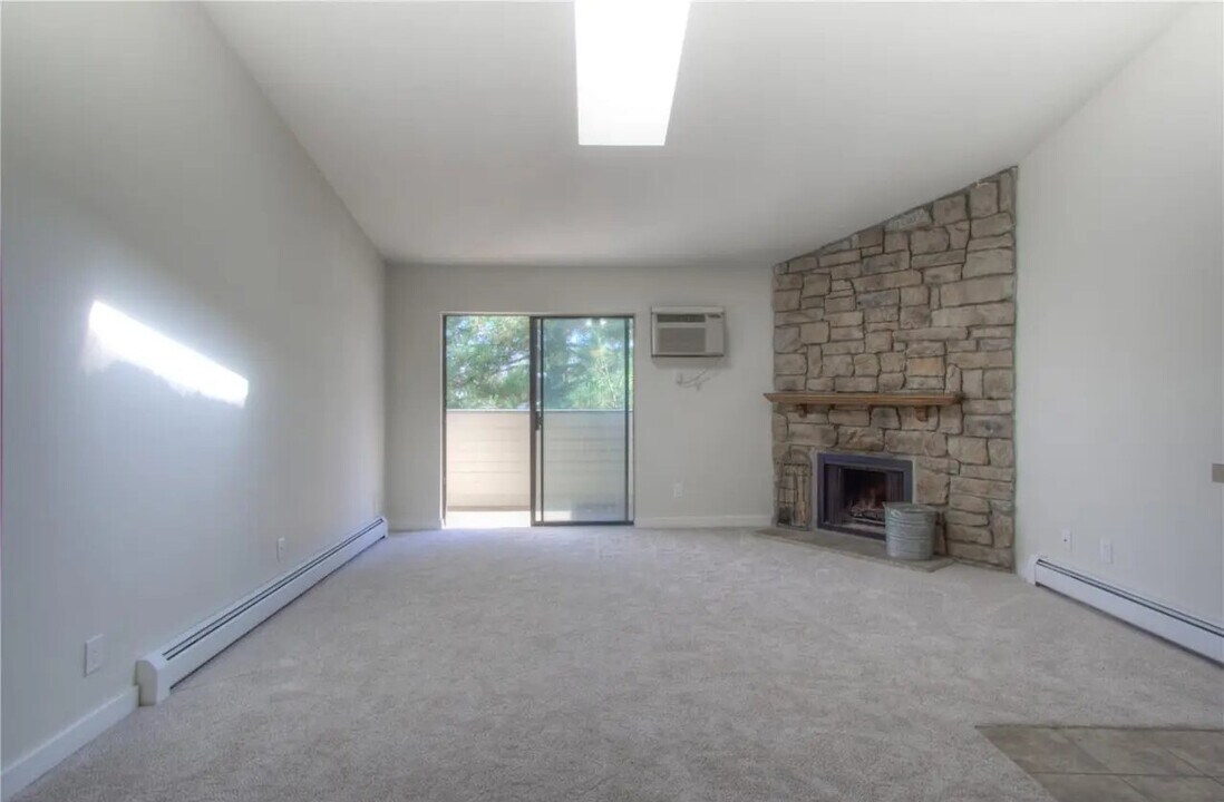 10150 E Virginia Ave, Unit 1-205 in Denver, CO - Building Photo