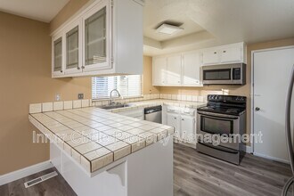 304 Cabrillo Pl in Pittsburg, CA - Building Photo - Building Photo