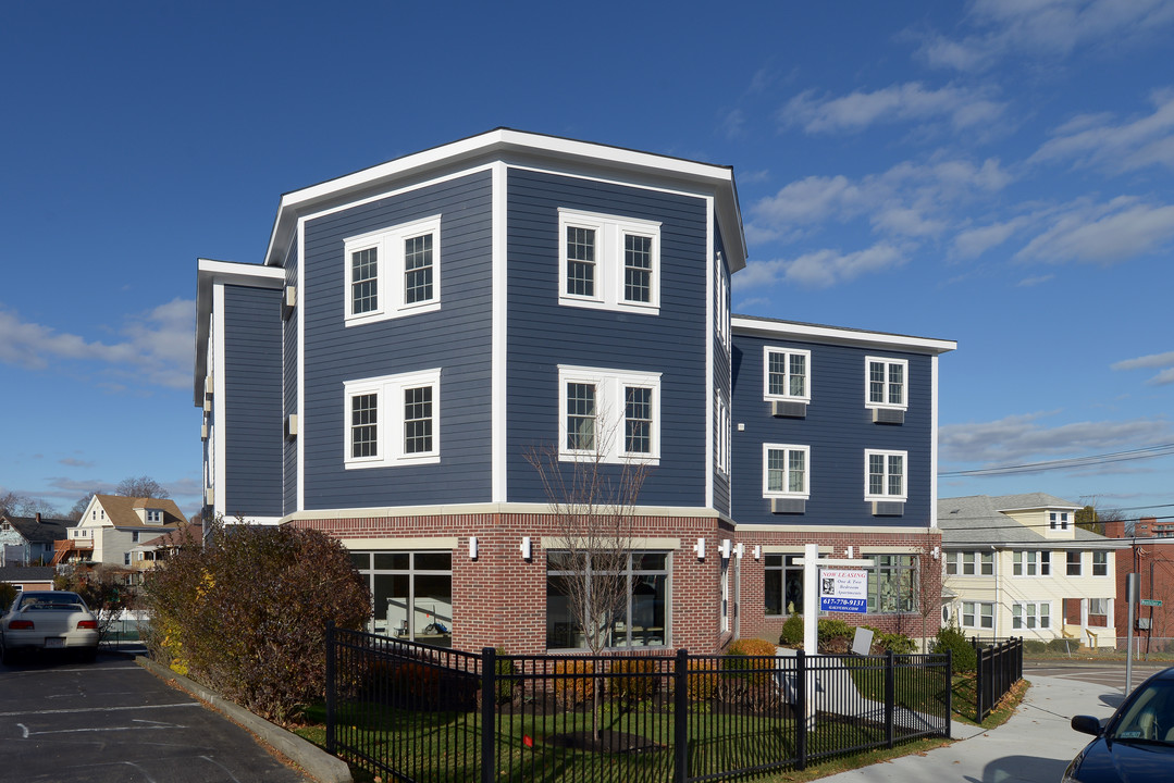 225 W Squantum St in Quincy, MA - Building Photo