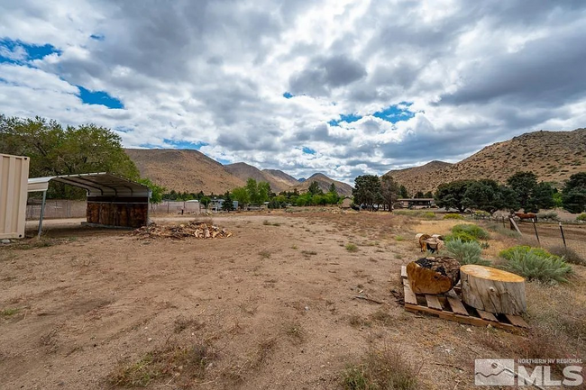 215 Mule Deer Rd in Coleville, CA - Building Photo - Building Photo