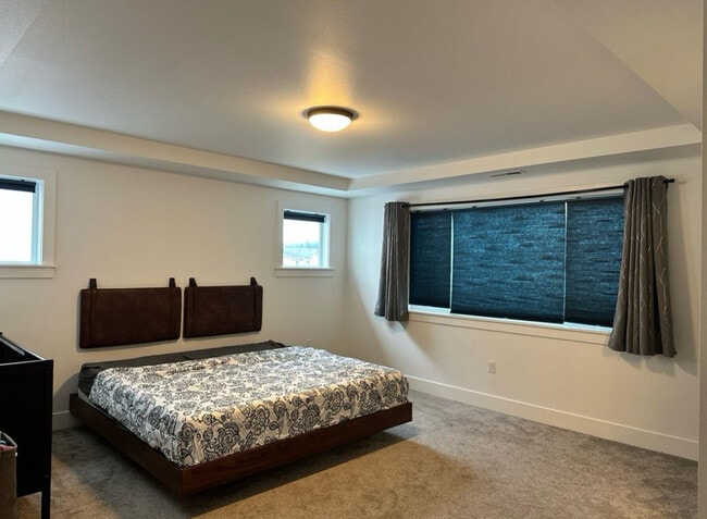 22939 SE Cherry St in Black Diamond, WA - Foto de edificio - Building Photo